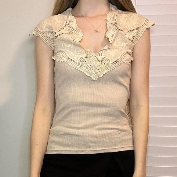 Cream Ruffled Cap Sleeve Blouse - Picture 2 of 7